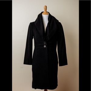 Coat with gathered collar
